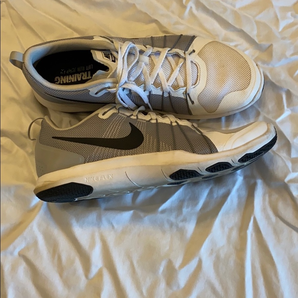 Men’s Nike tennis shoes